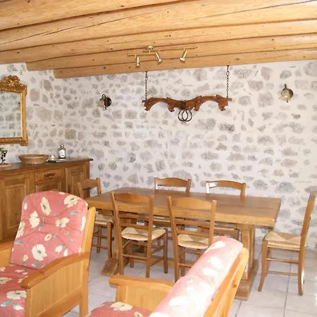 Holiday home Maison De 3 Chambres Avec Jardin Clos A Pal De Senouire *