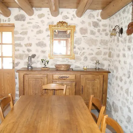 Holiday home Maison De 3 Chambres Avec Jardin Clos A Pal De Senouire Saint-Pal-de-Senouire