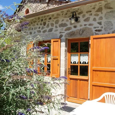 Maison De 3 Chambres Avec Jardin Clos A Pal De Senouire Holiday home Saint-Pal-de-Senouire